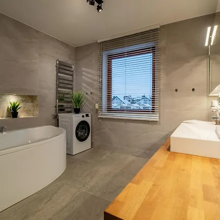 Holiday home Rodzinny Stylowy Dom Z Jacuzzi Mielno (Koszalin)