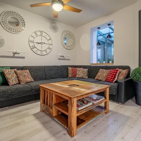 Rodzinny Stylowy Dom Z Jacuzzi Ferienhaus