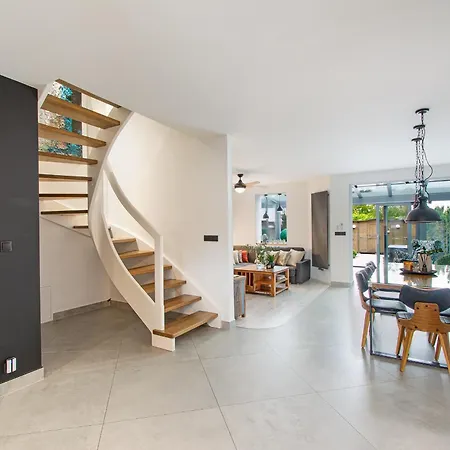 Дом отдыха Rodzinny Stylowy Dom Z Jacuzzi Мельно